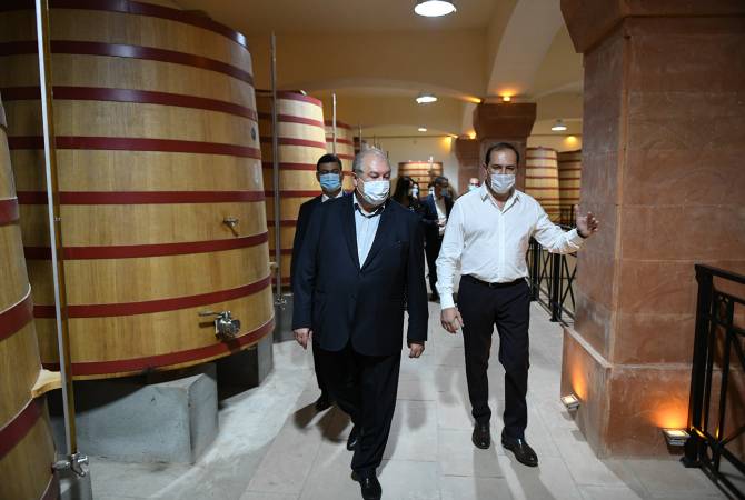 Президент Армен Саркисян посетил завод компании Armenia Wine