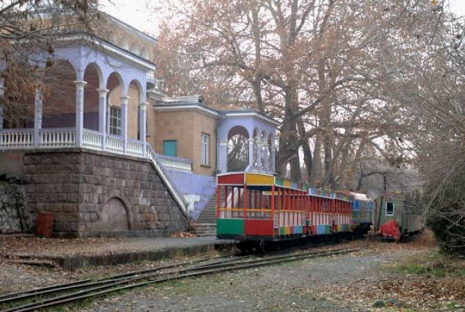 На детской железной дороге не целесообразно проводить какие-либо работы по 
застройке: Акоп Карапетян