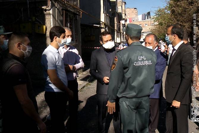 Пострадавших от взрыва обеспечат временным жильем: мэр Еревана посетил место 
происшествия