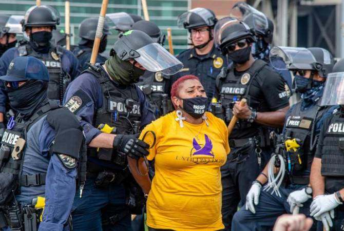 В Луисвилле задержали 68 человек в ходе демонстраций
