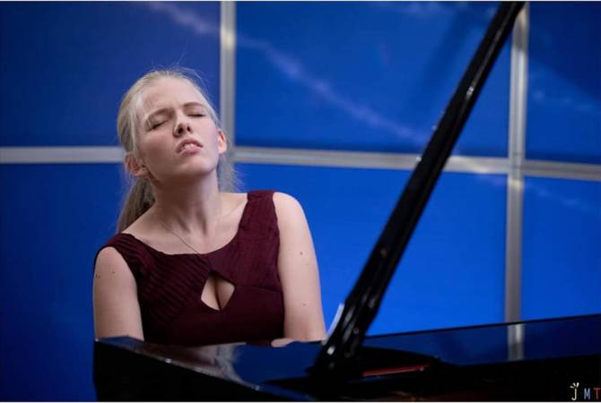 Пианистка Ева Геворгян на музыкальном конкурсе в Чикаго получила Гран-При и 
специальный приз

