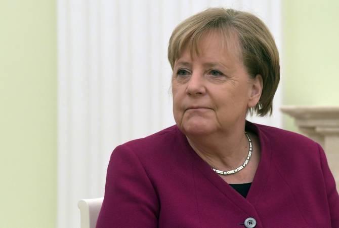  Меркель отложила поездку по Транссибирской магистрали
 