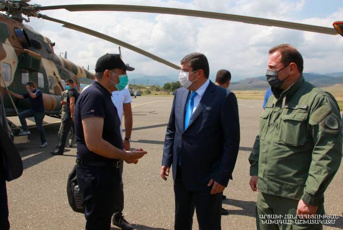 رئيس الوزراء الأرميني نيكول باشينيان يصل لآرتساخ بزيارة عمل دورية ويستقبله الرئيس آرايك هاروتيونيان 