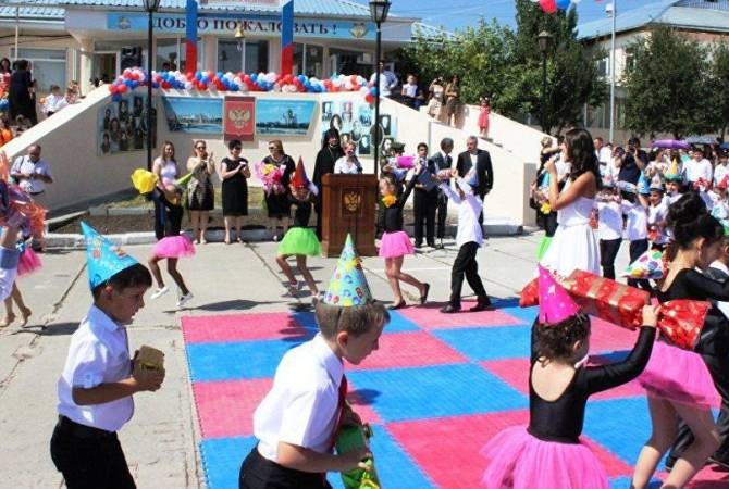 В День знаний представители МО РФ в школах в Армении провели Урок мужества

