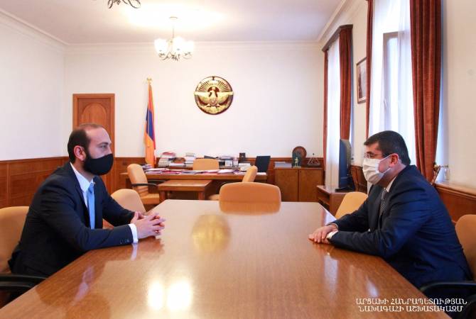 رئيس جمهورية آرتساخ آرايك هاروتيونيان يستقبل رئيس برلمان أرمينيا آرارات ميرزويان 