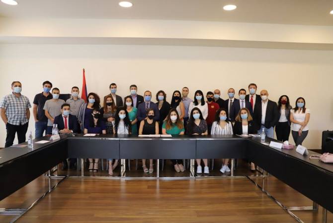 24 Diaspora-Armenian specialists begin working in Armenian government