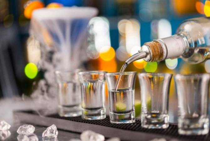 Еще 4 новых случая отравления алкоголем: число смертей достигло 14