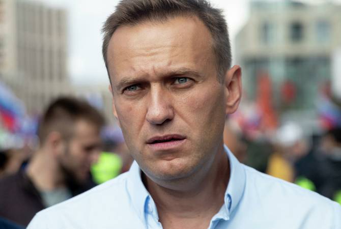Навального вывели из комы