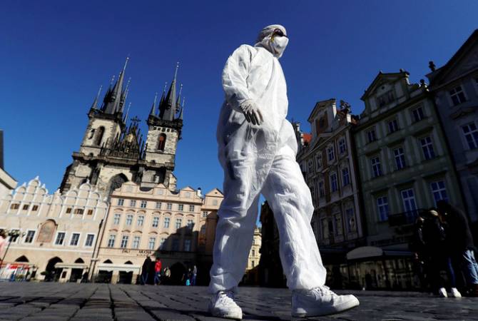 В Чехии впервые с начала эпидемии выявили более 1 тыс. случаев COVID-19 за сутки
