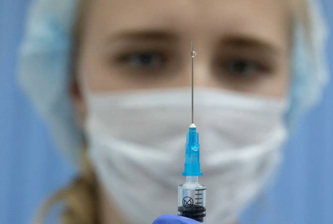 В центре Гамалеи дали рекомендации по вакцинации от гриппа и COVID-19
