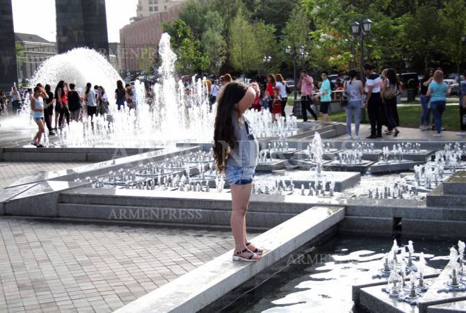  Ереванские фонтаны заработают после окончания режима ЧП 

 