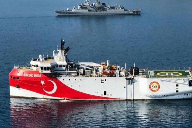 МИД Греции призвал Турцию немедленно вывести свои суда с греческого шельфа
