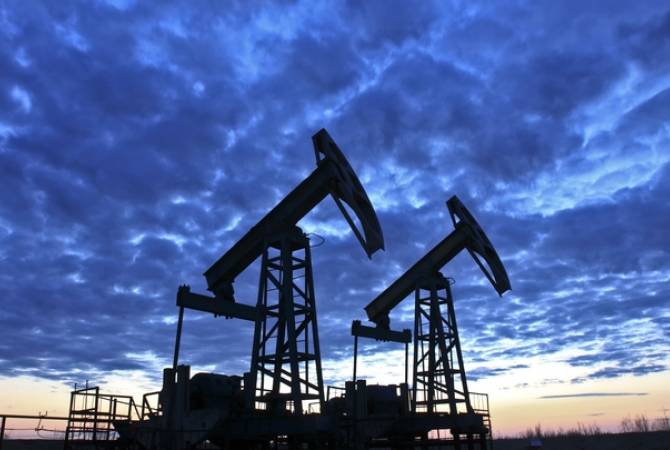 Цены на нефть марки Brent опустились ниже 40 долларов за баррель
