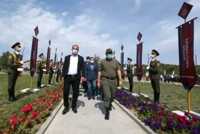 Pashinyan pays tribute to memory of heroes fallen at Great Patriotic War and Artsakh Liberation 
War