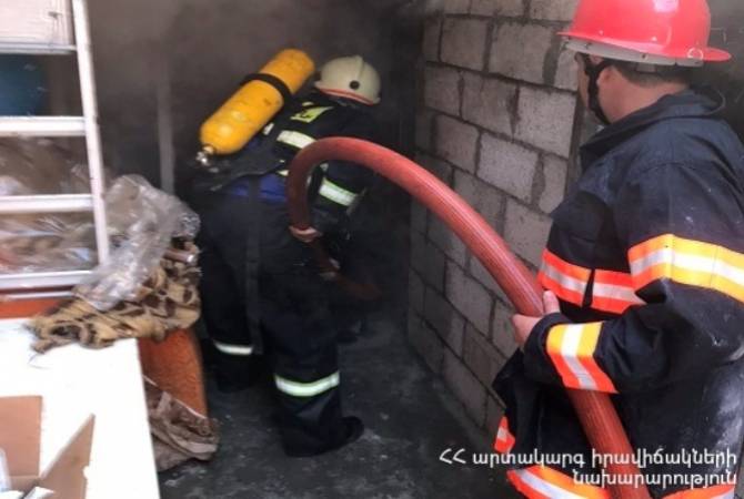  Спасатели потушили пожар в одном из жилых времянок  Гюмри 