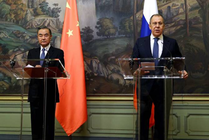В МИД Китая заявили о крепкой "как скала" сплоченности с Россией

