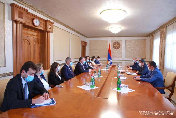 Президент Арцаха обсудил с делегацией МИД Армении вопросы внешней политики

