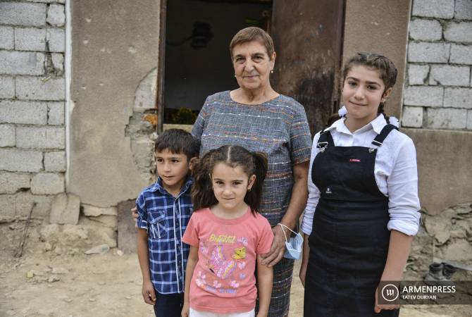 Government builds new house for family of 10 in Armenian village after Azeri bombardment 