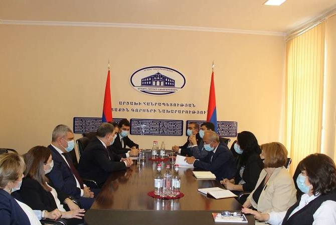 اجتماع موّسع بإشتراك الأقسام الإدارية بين وزارتي خارجية أرمينيا وآرتساخ