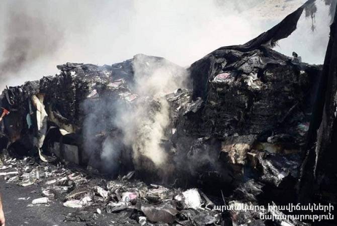 В сгоревшем грузовике на трассе Мегри-Вардани дзор было 24 тонны масла. МЧС 
сообщает  подробности 