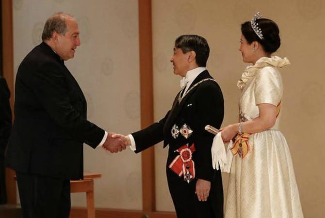 В связи с Днем независимости президента Армении поздравил император Японии 
Нарухито

