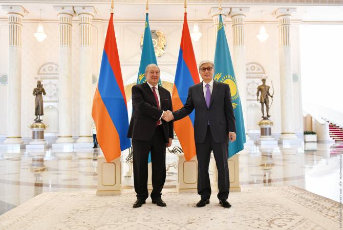 Президент Казахстана поздравил президента Армении

