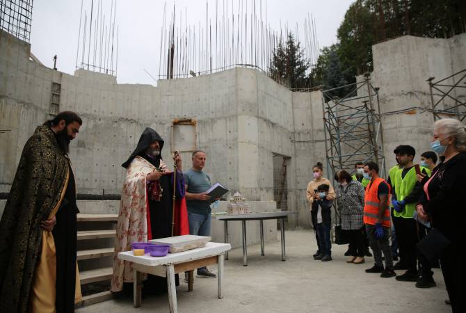 Դիլիջանի նոր կառուցվող եկեղեցում կայացավ առաջին քարերի տեղադրման եւ 
օրհնության արարողությունը

