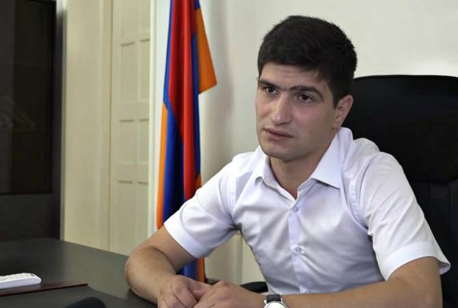ЦИК Армении предоставил депутатский мандат Арсена Джулфалакяна Нареку 
Каграманяну
