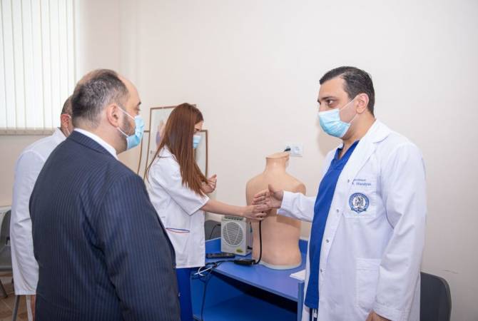 Араик Арутюнян посетил университетскую клинику “Микаелян”

