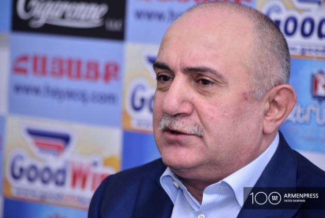 Азербайджан каждую минуту теряет технику: Самвел Бабаян

