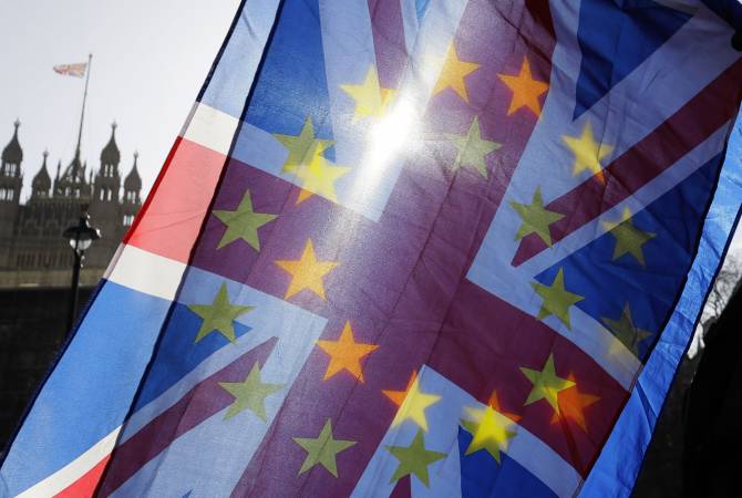 ЕС официально уведомил Лондон о нарушении им соглашения о Brexit и дал месяц на 
ответ
