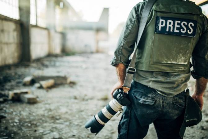 Russian journalist comes under Azeri shelling in town of Martuni, Artsakh 