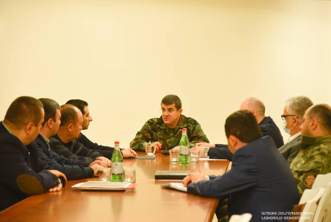 Состоялось расширенное заседание Совета безопасности Арцаха во главе с Араиком 
Арутюняном

