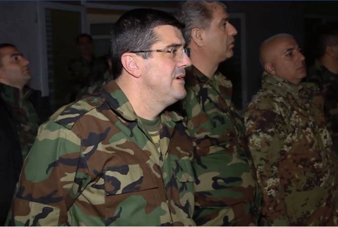 رئيس آرتساخ أرايك هاروتيونيان يلتقي مع جنود الوحدات الخاصة ويخاطب الجيش قبل التوجّه للجبهة