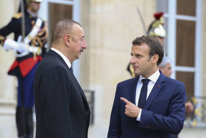 Lors d'une conversation téléphonique avec Aliyev, Macron a appelé à un cessez-le-feu au Haut-
Karabak