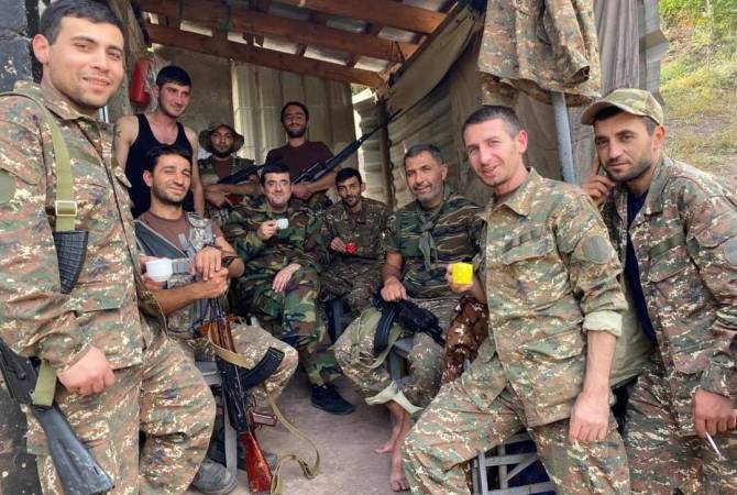 PHOTO: Artsakh President joins frontline troops for morning coffee 