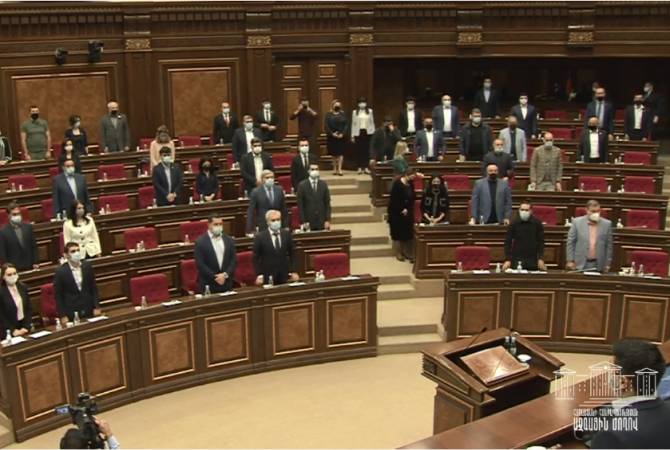 Armenian Parliament holds moment of silence in memory of fallen servicemen