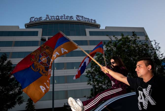 مظاهرة حاشدة للمجتمع الأرمني أمام مبنى لوس أنجلس تايمز وتنديد بالعدوان الأذري والمطالبة بتغطية نزيهة
