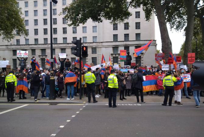 مظاهرة من قبل المجتمع الأرمني في لندن ضد العدوان الأذري ودعم لآرتساخ