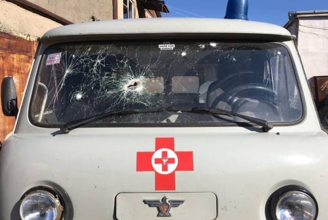 Азербайджан обстрелял перевозящую раненых машину скорой помощи

