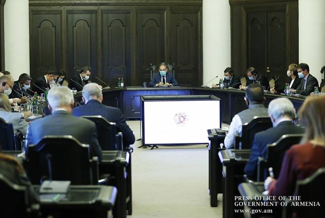 Премьер-министр встретился с аккредитованными в Армении иностранными дипломатами

