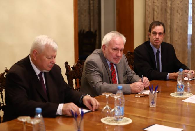 В Москве проходит встреча Зограба Мнацаканяна с сопредседателями Минской группы 
ОБСЕ

