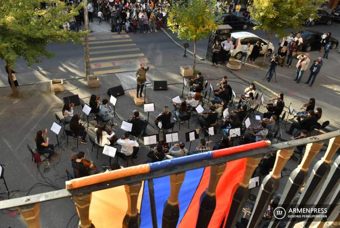 Join, let’s become one song, one fist – war songs performed in Yerevan