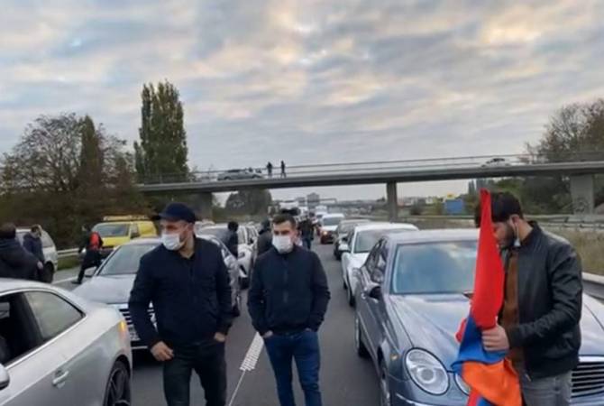 Беспрецедентные акции протеста: армяне перекрыли межгосударственные 
автомагистрали Европы

