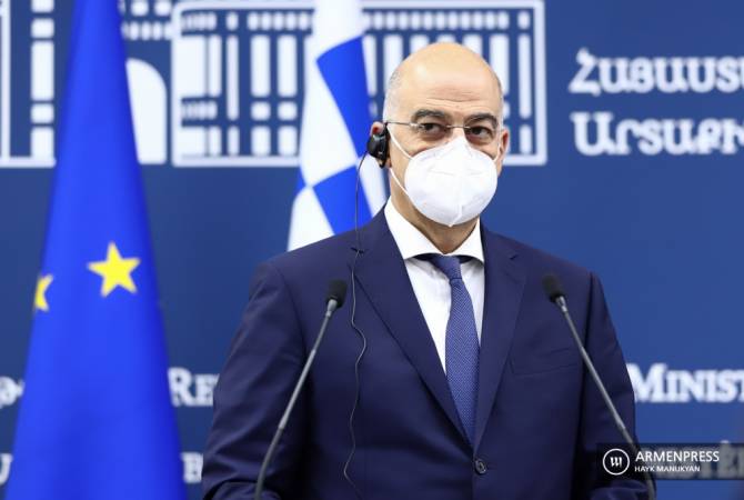 Турцию надо осудить, исходя из ее действий, а не заявлений: министр иностранных дел 
Греции

