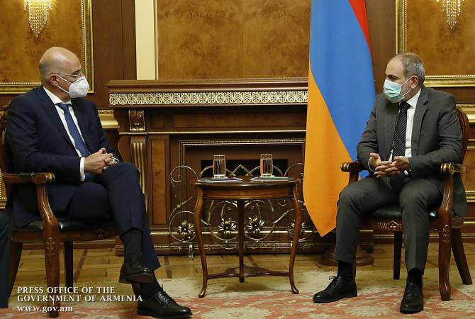 رئيس وزراء أرمينيا نيكول باشينيان ووزير خارجية اليونان نيكوس ديندياس  يدينان سياسة تركيا التوسعية