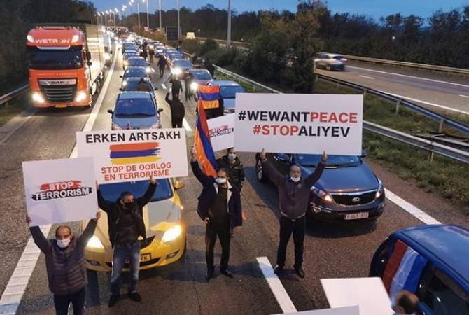 العديد من الأرمن يغلقون الطريق السريع بين إسبانيا وفرنسا استنكاراً للعدوان الأذري-التركي على آرتساخ 