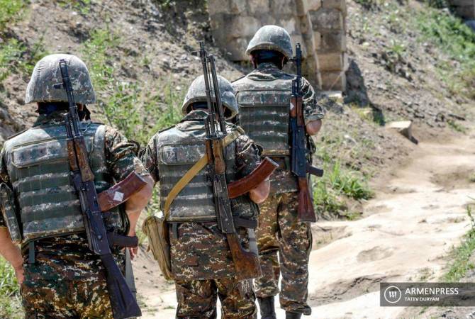 Двое армянских военнослужащих, взятых в  плен  азербайджанскими вооруженными 
силами, живы