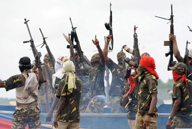 СМИ: пираты в Гвинейском заливе атаковали еще один танкер
