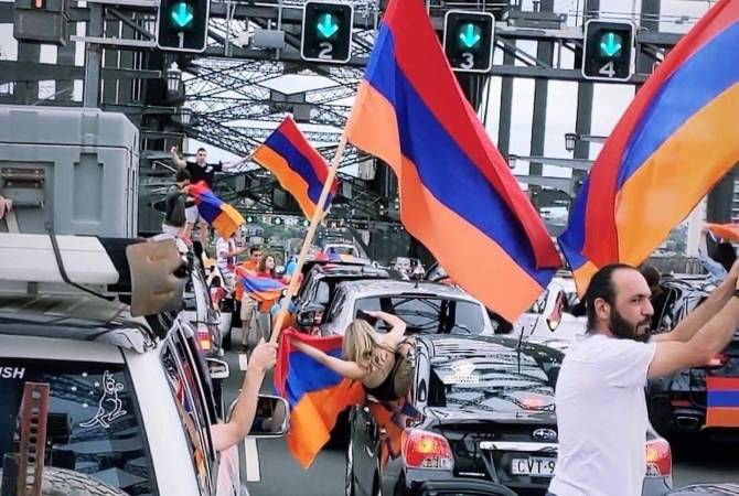 الجالية الأرمنية الأسترالية تغلق جسر هاربور بسيدني لإدانة عدوان أذربيجان وتركيا على آرتساخ وأرمينيا